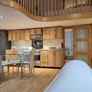 Apartament Dwupoziomowy Hoza, Warszawa